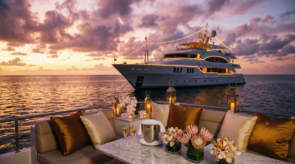 在线看片传媒比基尼女孩游艇传媒派对